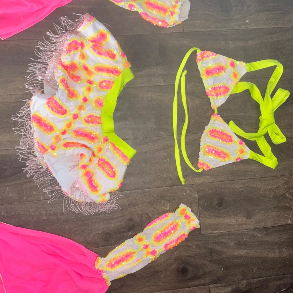 Rave set - Picture 2 of 2